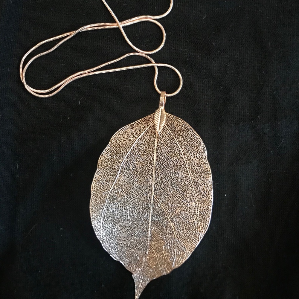 Leaf necklace rose gold color